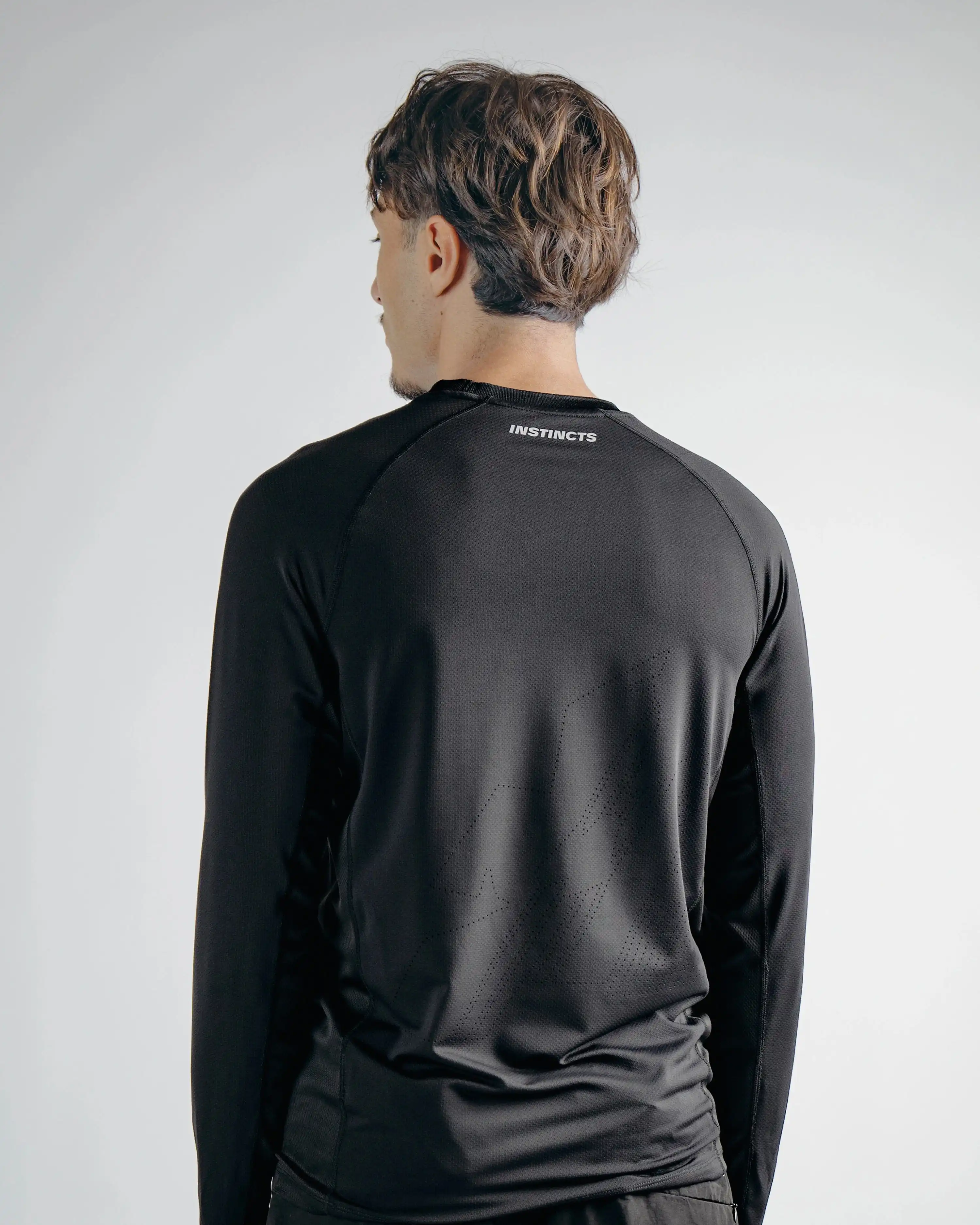 ACTIVEWEAR LONGSLEEVE TEE BLACK - Image 8